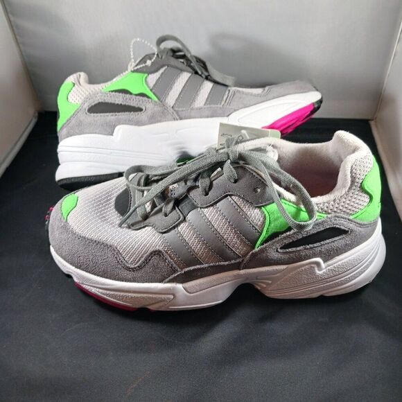 Adidas Sneaker Big Kid Youth size 5M - Picture 1 of 10